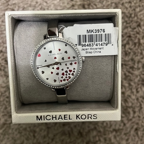 NWT MICHAEL KORS Watch- need batteries - Picture 1 of 7